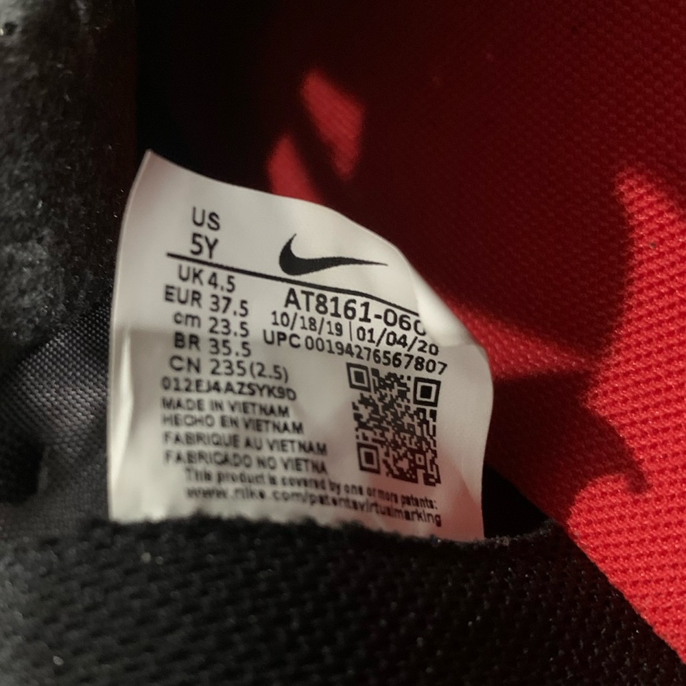 Nike, soccer cleats.  Black and red, like new condition. - Picture 8 of 11